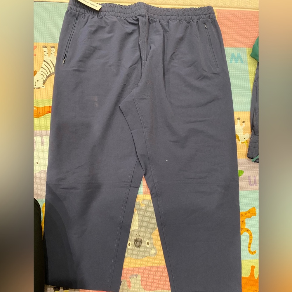 NWT Outdoor Voices RecTrek Pants, Navy. 2 front pockets w/ zipper, 1 back pocket